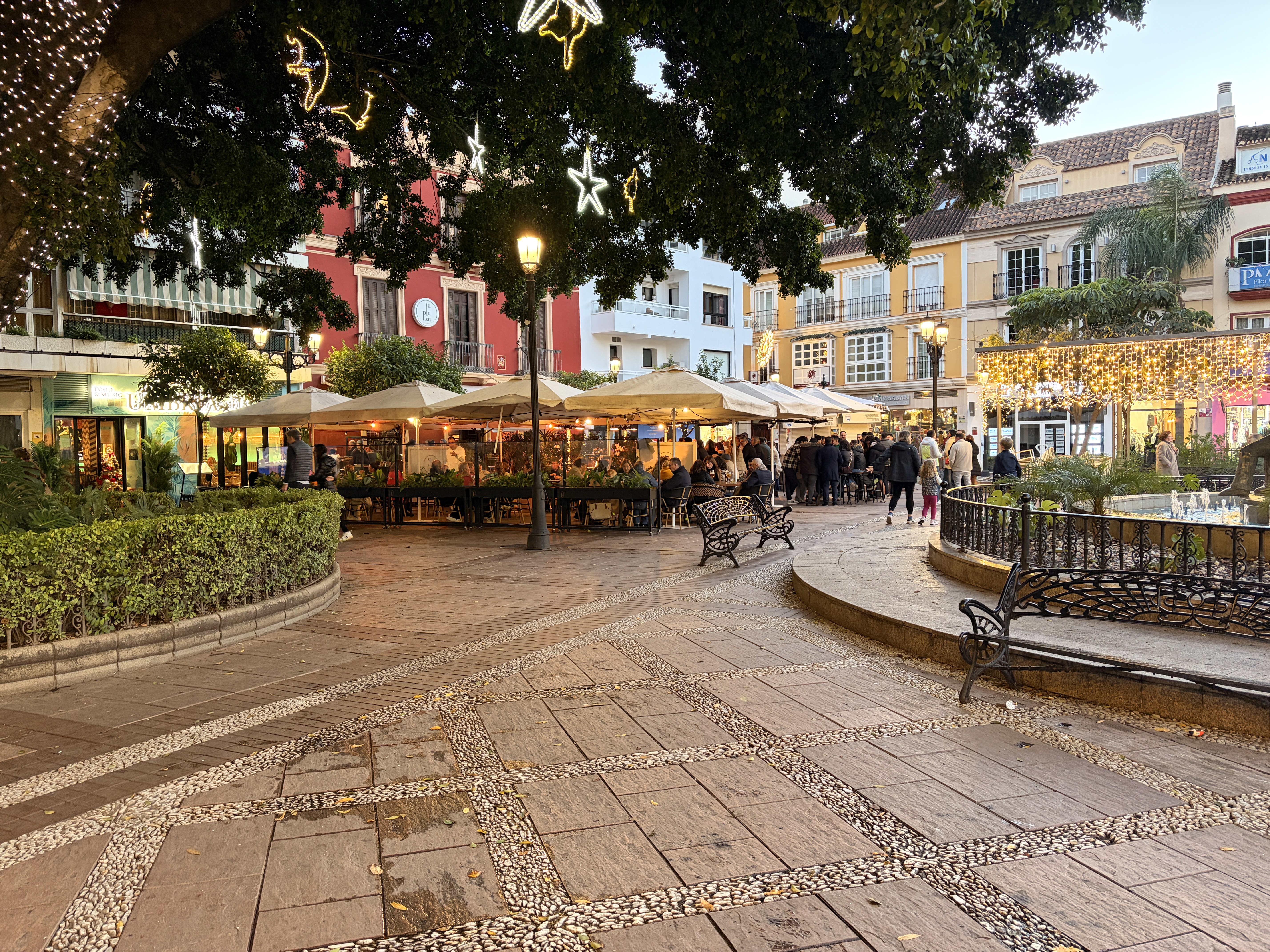 Aurinkorannikon piilotetut helmet – kulttuuria ja historiaa