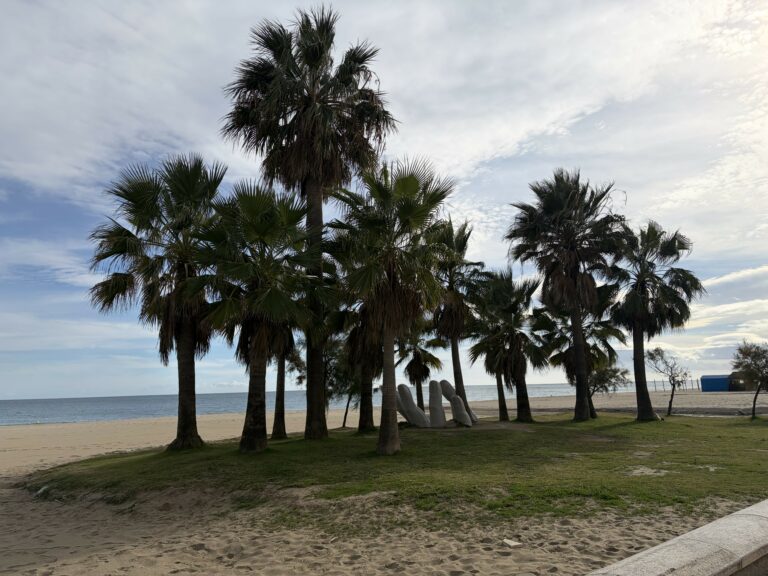 Muuttaminen Aurinkorannikolle – suomalaisen perheen täydellinen opas